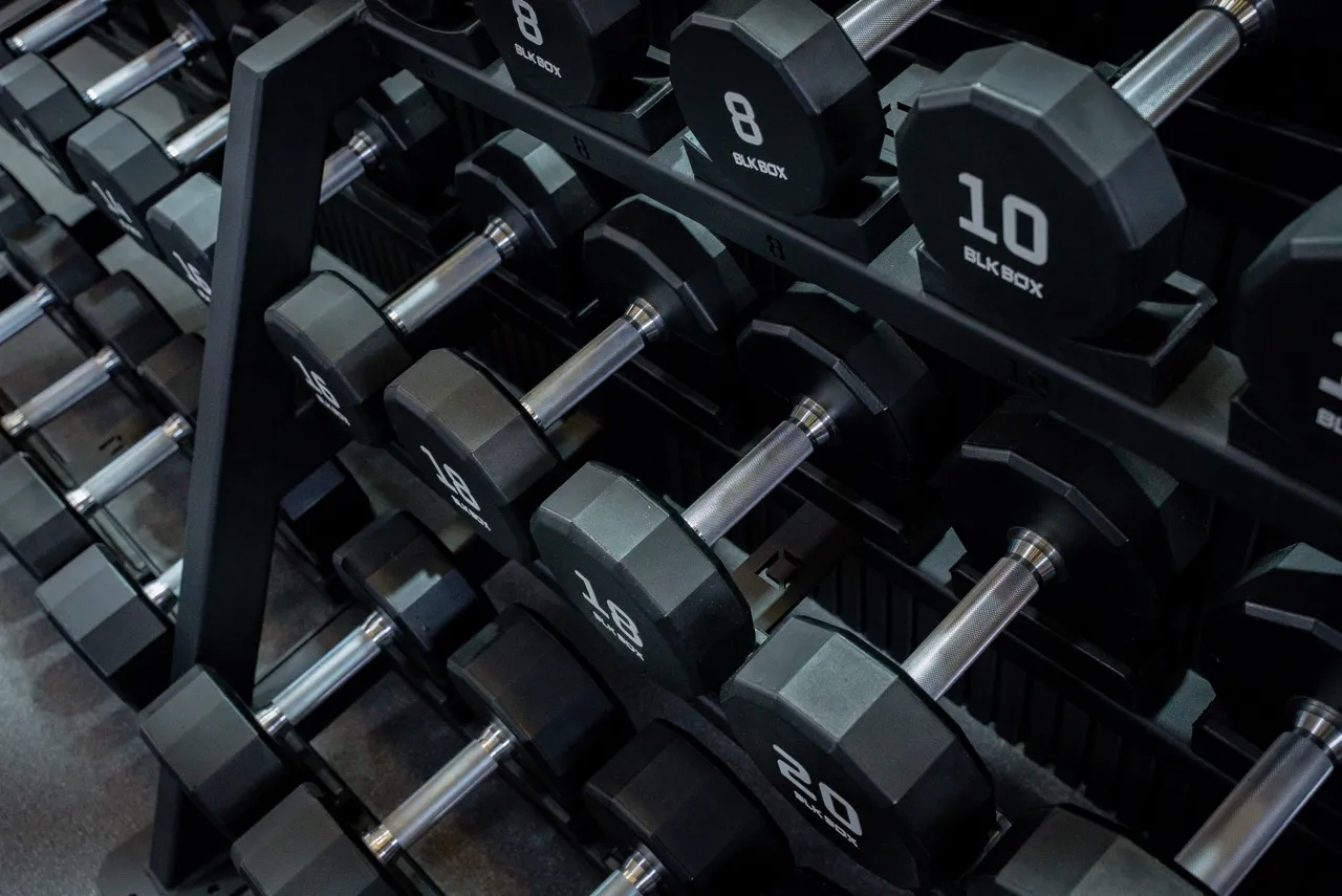 12 Sided Urethane Dumbbell - Image 5