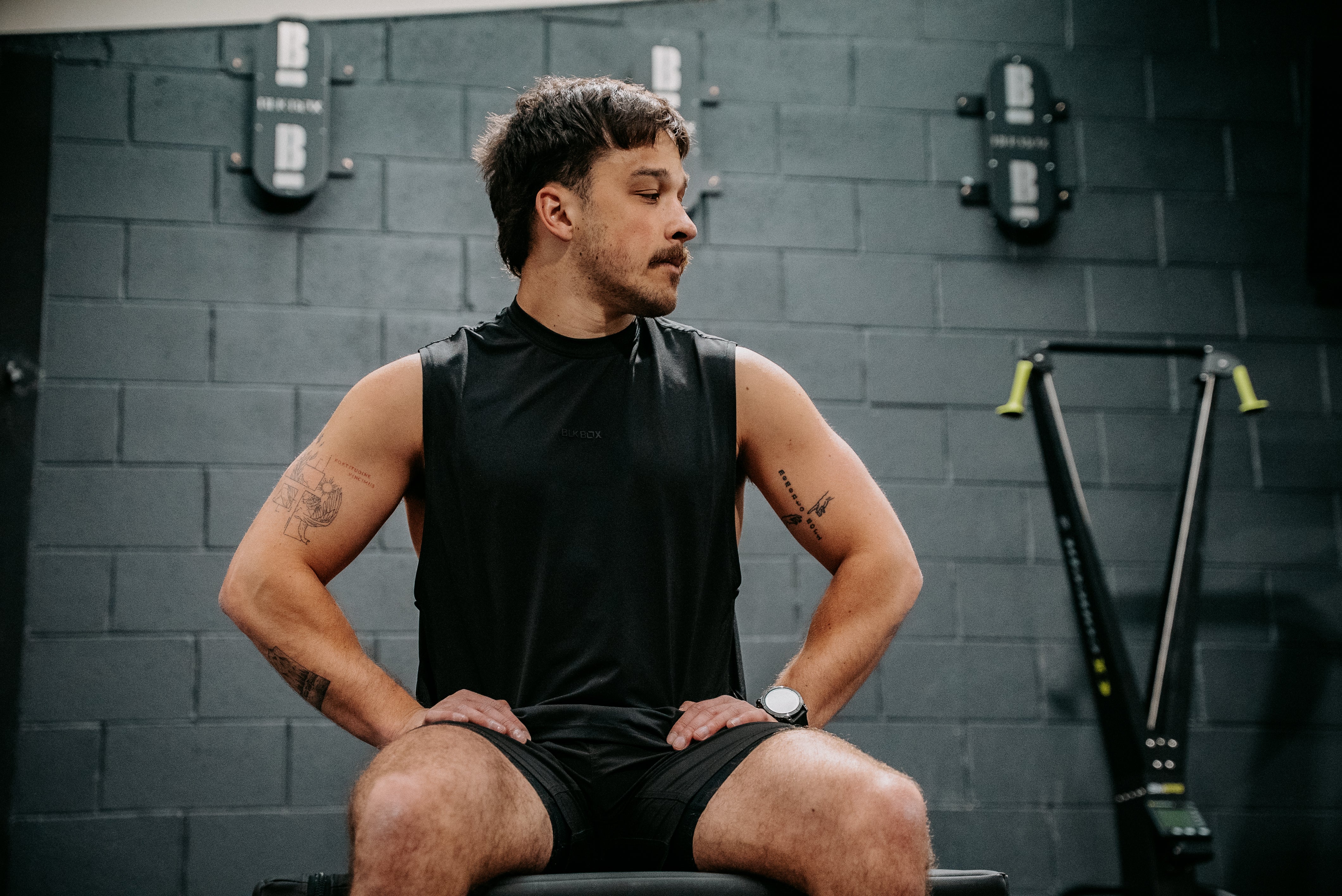 Black Sleeveless Workout Tee - Image 8