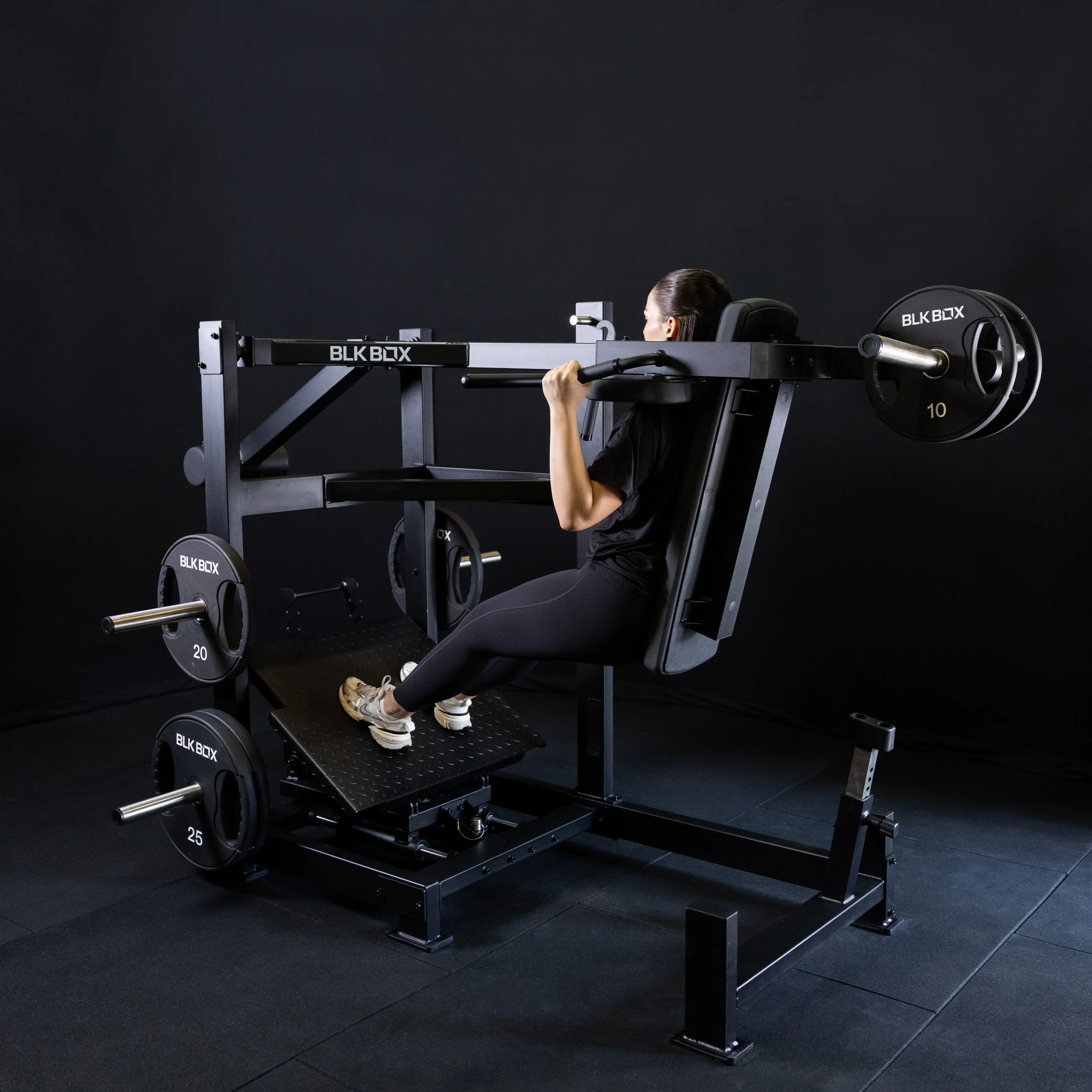 Plate Loaded Pendulum Squat - Image 3