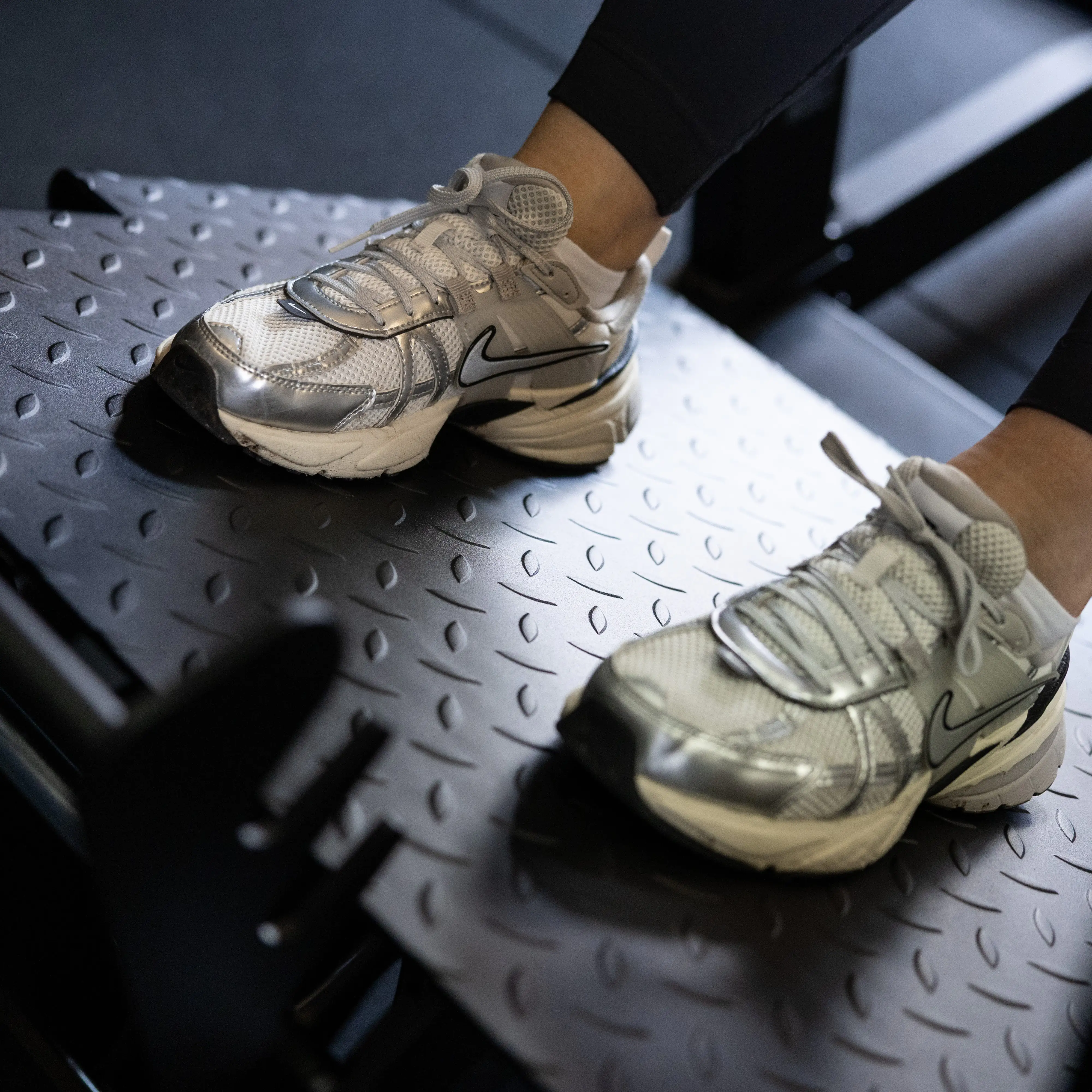 Plate Loaded Pendulum Squat - Image 4