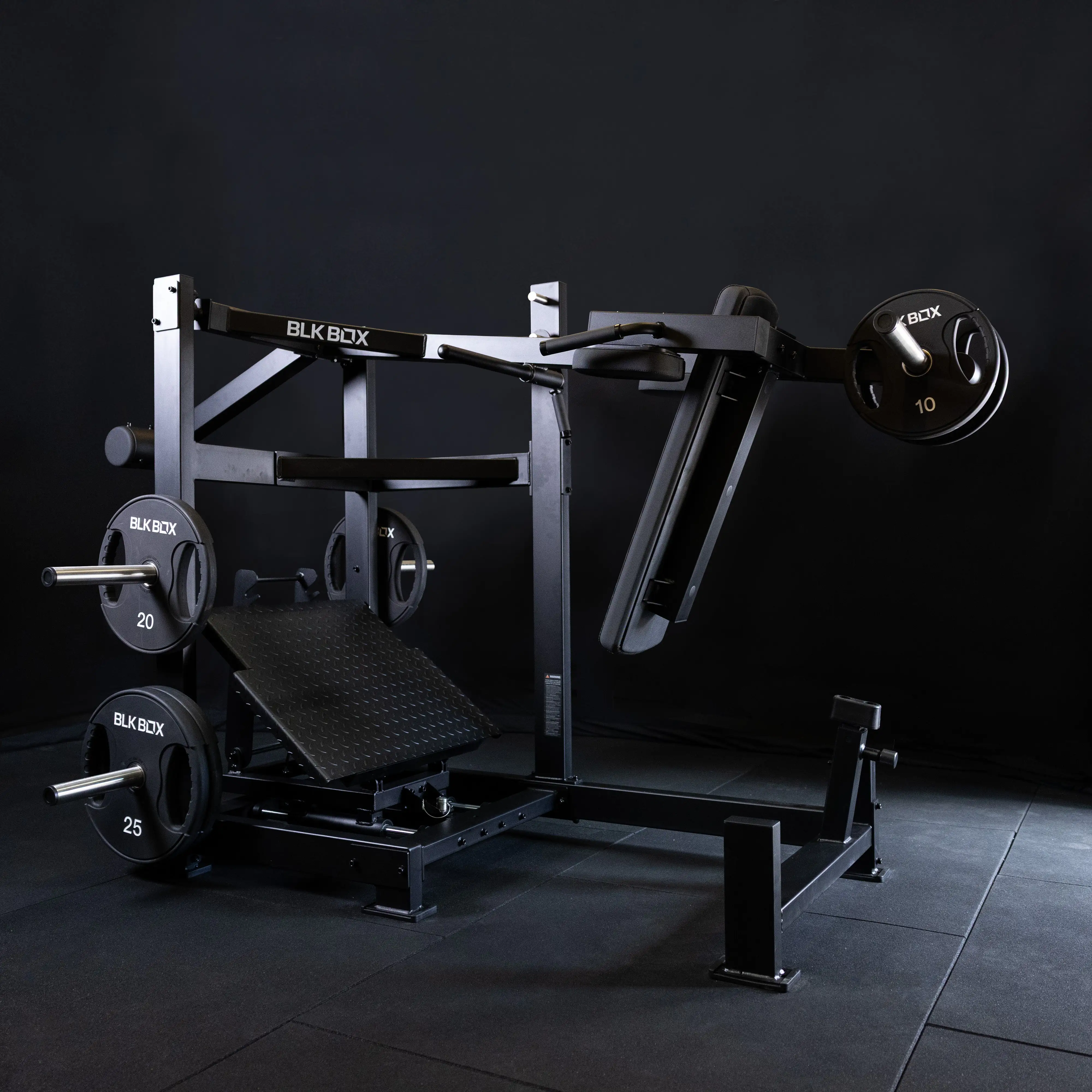 Plate Loaded Pendulum Squat - Image 7